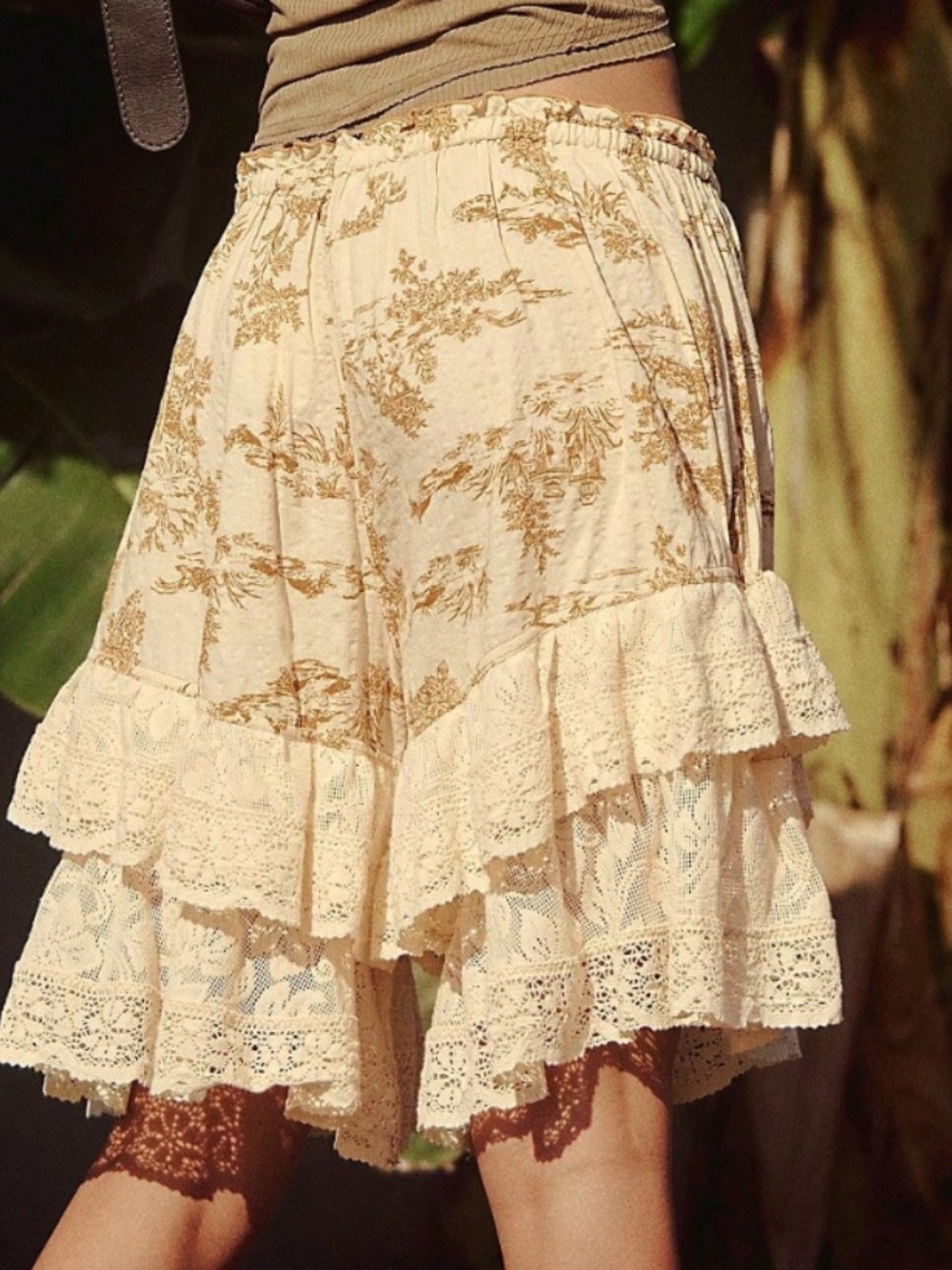 Boho Floral Print Stretchy Waist Tiered Lace Shorts - Picture 3 of 12